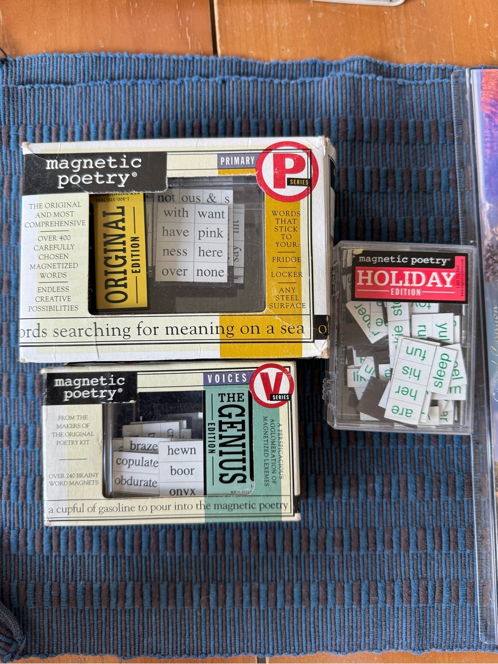 Magnetic Poetry Home Games Set - Black and White Word Magnets (Magnetic Poetry)